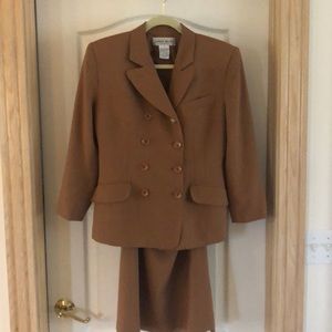 Jones Wear Suite